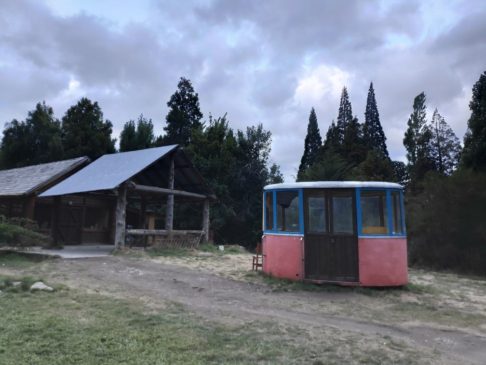 Vieille cabine de téléphérique à COlonia Suiza en argentine