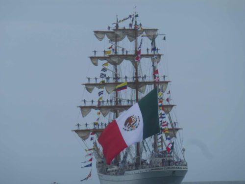 Trois mâts et drapeau mexicain