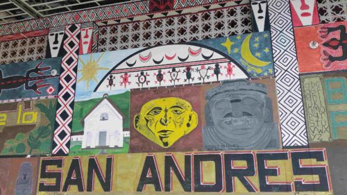 Fresque décorée avec des visages indigènes